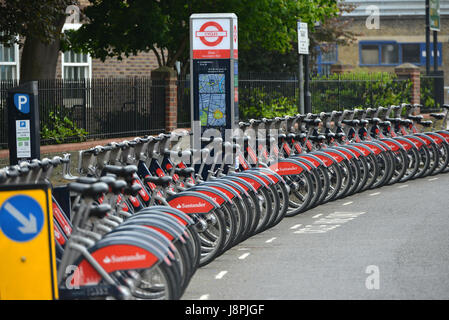 Cycles de Santander, ou des vélos de Boros, en ovale, Londres Banque D'Images