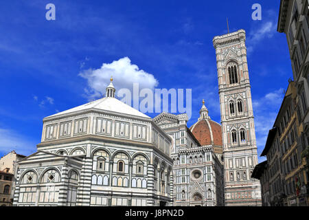 Duomo, Santa Maria del Fiore, le campanile de Giotto et le Baptistère de Saint-Jean, la Piazza del Duomo, Florence, Toscane, Italie, Europe. Banque D'Images