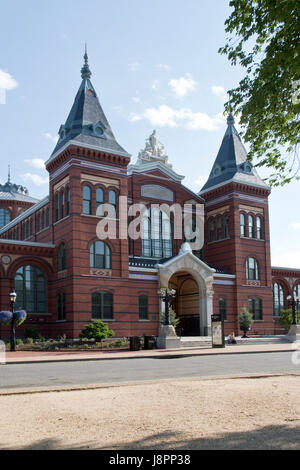 Les arts et les industries bâtiment est le deuxième plus ancien de la Smithsonian museums sur le National Mall à Washington, D.C. Banque D'Images