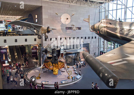 Lindbergh's Spirit of St Louis, un module lunaire Apollo, et un X-15 avion-fusée (R) à la Nat. Air & Space Museum, Washington, DC. Banque D'Images