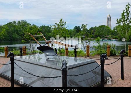 NAPERVILLE, ILLINOIS - le 26 mai 2017 : les familles agricoles Les agriculteurs en Monument Plaza au Naperville Riverwalk. Le Riverwalk suit la branche ouest de la Banque D'Images