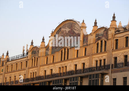 Moscou, Russie : détails architecturaux de l'hôtel Metropol, un hôtel historique de Moscou construit en 1899-1907 dans le style Art Nouveau Banque D'Images