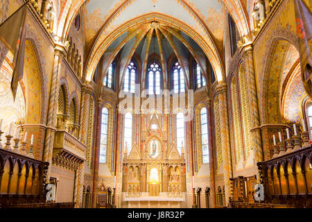 BUDAPEST, HONGRIE - le 23 février 2016 : l'intérieur de l'église Matthias est une église catholique située à Budapest, Hongrie, en face de l' Pêcheur Banque D'Images