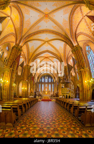 BUDAPEST, HONGRIE - le 23 février 2016 : l'intérieur de l'église Matthias est une église catholique située à Budapest, Hongrie, en face de l' Pêcheur Banque D'Images