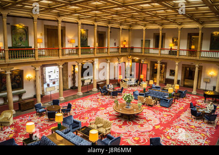 Eurostars Hotel de la Reconquista, l'ancien hôpital de style baroque espagnol par Pedro Antonio Menéndez de Ambás, 1752-70, Oviedo Asturias Espagne Banque D'Images