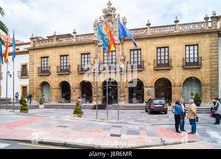 Eurostars Hotel de la Reconquista, l'ancien hôpital de style baroque espagnol par Pedro Antonio Menéndez de Ambás, 1752-70, Oviedo Asturies espagne au crépuscule Banque D'Images