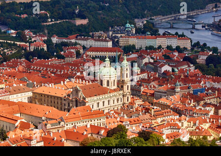 Vue de l'église Saint Nicolas, Prague, Tchéquie Banque D'Images