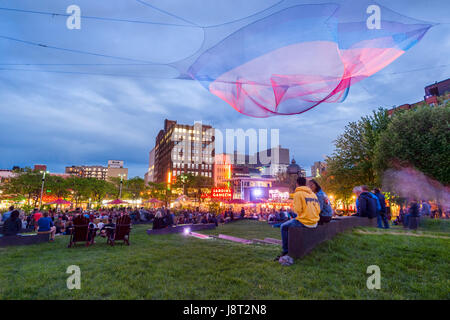 Montréal, CA - 27 mai 2017 : jardins à la place Émilie Gamelin Gamelin Banque D'Images