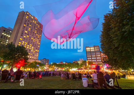 Montréal, CA - 27 mai 2017 : jardins à la place Émilie Gamelin Gamelin Banque D'Images