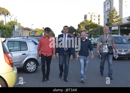 Pozzuoli, Italie. 29 mai, 2017. Luigi Di Maio, pendant sa campagne électorale en faveur de candidat maire Antonio Caso de la 'Movimento 5 Stelle' Credit : Paola Visone/Pacific Press/Alamy Live News Banque D'Images