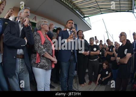 Pozzuoli, Italie. 29 mai, 2017. Luigi Di Maio, pendant sa campagne électorale en faveur de candidat maire Antonio Caso de la 'Movimento 5 Stelle' Credit : Paola Visone/Pacific Press/Alamy Live News Banque D'Images