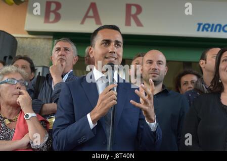 Pozzuoli, Italie. 29 mai, 2017. Luigi Di Maio, pendant sa campagne électorale en faveur de candidat maire Antonio Caso de la 'Movimento 5 Stelle'. Credit : Paola Visone/Pacific Press/Alamy Live News Banque D'Images