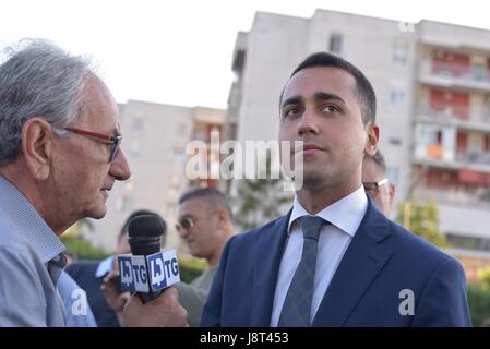 Pozzuoli, Italie. 29 mai, 2017. Luigi Di Maio, pendant sa campagne électorale en faveur de candidat maire Antonio Caso de la 'Movimento 5 Stelle' Credit : Paola Visone/Pacific Press/Alamy Live News Banque D'Images