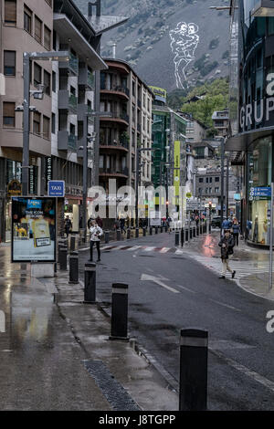 Avenue Carlemany centre commercial d'Andorra la Vella, Andorre. Banque D'Images