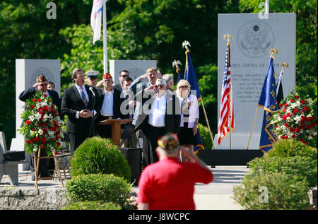 Les cérémonies du Jour du Souvenir au monument commémoratif de guerre nouvellement construit à la mémoire de Valhalla, jardins, le lundi 29 mai 2017 à Bloomington, Indiana (photo de Jeremy Hogan) Banque D'Images