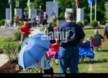 Les cérémonies du Jour du Souvenir au monument commémoratif de guerre nouvellement construit à la mémoire de Valhalla, jardins, le lundi 29 mai 2017 à Bloomington, Indiana (photo de Jeremy Hogan) Banque D'Images