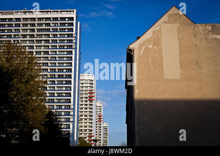 Anciens et nouveaux blocs d'appartement à Berlin, Allemagne. Banque D'Images