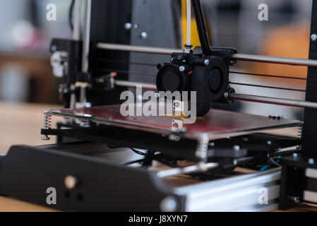 Gros plan d'une imprimante 3D moderne Banque D'Images