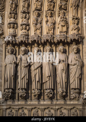 Notre-Dame de Paris, le portail de l'arrêt Banque D'Images