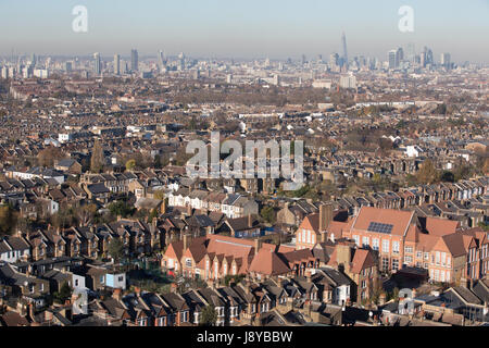 Vue de Londres à la ville de Londres Nord avec en arrière-plan. La pollution par le smog Haut jour Banque D'Images