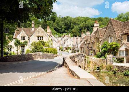 Dans le village de Castle Combe Cotswolds, Wiltshire, Royaume-Uni. Banque D'Images