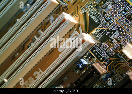 Close-up de la voie des bpc d'un ordinateur de bureau carte mère cpu détail Banque D'Images
