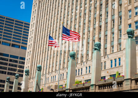 Vue depuis la rivière Chicago Illinois Merch Merchandise Mart Mart Mart le construit 1931 Graham Anderson design Probst & White 4m sq ft Banque D'Images