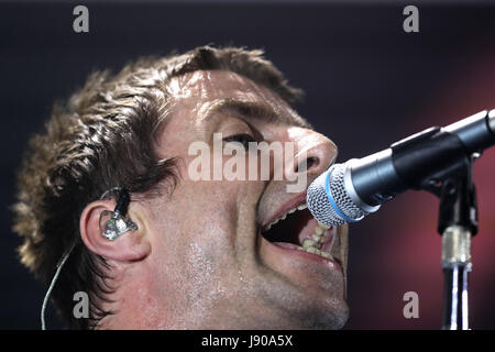 Liam Gallagher jouant un concert au O2 de Manchester Ritz, à la mémoire des victimes de l'attaque terroriste de la semaine dernière qui a tué 22 personnes et blessé 64 autres. Banque D'Images