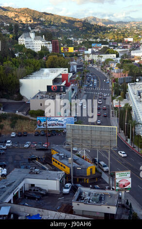 Le Chateau Marmont (coin supérieur gauche) n les collines au-dessus de la Sunset Strip, à West Hollywood, près de Los Angeles, CA Banque D'Images