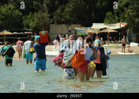Les touristes sur la plage Bella Vraka Banque D'Images