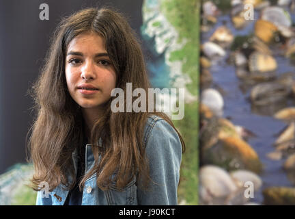 New York, États-Unis. Le 08 juin, 2017. Les 14 ans, élève de Wilhelmshaven, Silja Reiser, se présente au cours d'une conférence de presse par l'Administration du Parc National de Basse-saxe Wattenmeer à Wilhelmshaven, Allemagne, 30 mai 2017. Elle appartient à un groupe d'enfants de partout dans le monde, fera campagne pour la protection des océans du monde en face de l'Assemblée générale des Nations Unies lors de la Conférence mondiale des océans à New York, États-Unis, 08 juin 2017. Photo : Ingo Wagner/dpa/Alamy Live News Banque D'Images