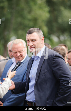 KIEV, UKRAINE - le 27 mai 2017, maire de Kiev : Vitali Klitchko a participé à l'ouverture dans le parc Natalka célébration de la journée de Kiev. Banque D'Images