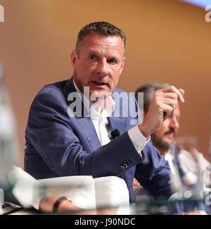 Congrès et salon ANGA COM et Medienforum, Cologne, Allemagne, 30 mai 2017 : Niek Jan van Damme (Deutsche Telekom, L) avec Christoph Vilanek, chef de Freenet AG. Credit : Juergen Schwarz/Alamy Live News Banque D'Images