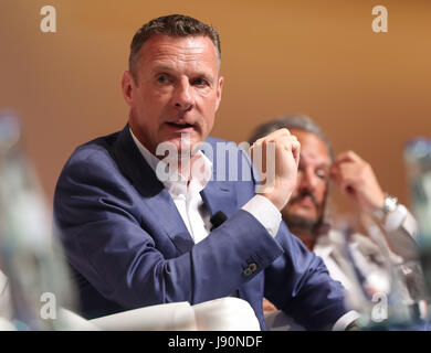 Congrès et salon ANGA COM et Medienforum, Cologne, Allemagne, 30 mai 2017 : Niek Jan van Damme (Deutsche Telekom, L) avec Christoph Vilanek, chef de Freenet AG. Credit : Juergen Schwarz/Alamy Live News Banque D'Images