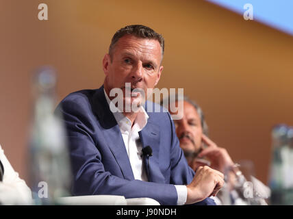 Congrès et salon ANGA COM et Medienforum, Cologne, Allemagne, 30 mai 2017 : Niek Jan van Damme (Deutsche Telekom, L) avec Christoph Vilanek, chef de Freenet AG. Credit : Juergen Schwarz/Alamy Live News Banque D'Images