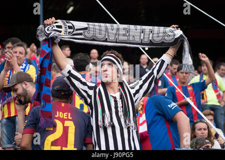 Madrid, Espagne. 27 mai, 2017. La Juventus fans Football/soccer : Copa del Rey match final entre FC Barcelona 3-1 Deportivo Alaves au stade Vicente Calderon à Madrid, Espagne . Credit : Maurizio Borsari/AFLO/Alamy Live News Banque D'Images