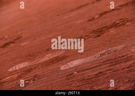 Paris, Paris. 30 mai, 2017. Shoeprints sont photographié à court Suzanne-Lenglen à French Open Tennis Tournament 2017 à Roland Garros, Paris, France le 30 mai 2017. Credit : Han Yan/Xinhua/Alamy Live News Banque D'Images