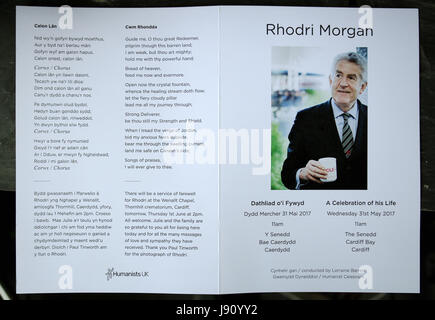 Cardiff, Royaume-Uni. 31 mai, 2017. L'ordre de service. Re : Les funérailles de l'ancien premier ministre Rhodri Morgan a eu lieu dans le Senedd dans la baie de Cardiff. La cérémonie, qui a été ouvert au public, a été réalisée par Lorraine célébrant humaniste Barrett. Elle a dit que l'événement était "une célébration de sa vie par des mots, la poésie et la musique". M. Morgan, qui est mort plus tôt en mai de 77, a été le premier ministre de l'Assemblée du Pays de Galles de 2000 à 2009. Credit : D Legakis/Alamy Live News Banque D'Images