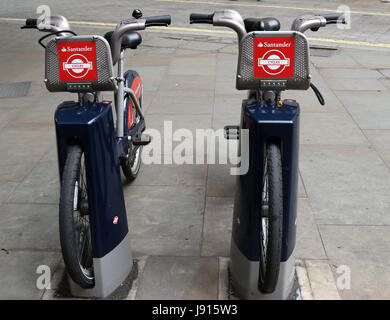 30 mai 2017 - Cycles Santander - un système public de location de vélos à Londres parrainé par Santander UK et exploité par Transport for London Banque D'Images