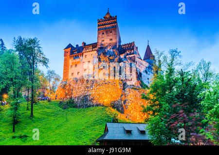 Brasov, en Transylvanie. La Roumanie. Le Château médiéval de Bran, connu pour le mythe de Dracula. Banque D'Images