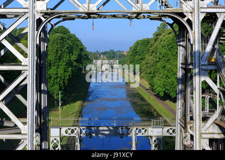 Ascenseur à bateaux n°3 (ouvert en 1917) au Canal du Centre à Strépy-Bracquegnies en Belgique Banque D'Images