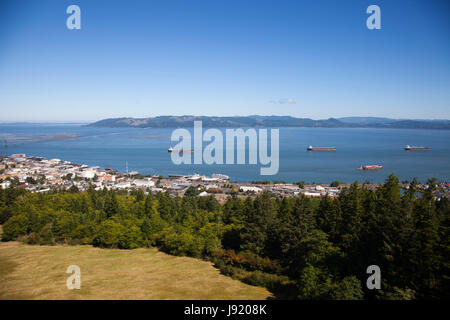 Vue du pont de Astoria-Meger avec colonne Astoria, Astoria, Oregon, USA, Amérique Latine Banque D'Images