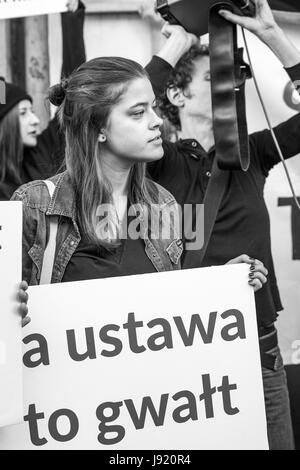 Manifestations en Pologne contre l'interdiction totale de l'avortement, protestation noir, de droits des femmes, les femmes qui protestaient. 2016 Poznan. Banque D'Images