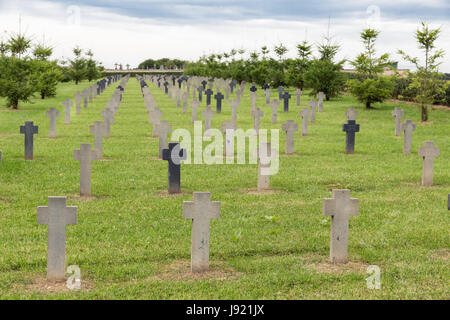 VERDUN, FRANCE - Le 19 août 2016 : cimetière allemand près de Romagne-sous-Faucon pour la première guerre mondiale, l'un des soldats qui sont morts à la bataille de Verdun Banque D'Images