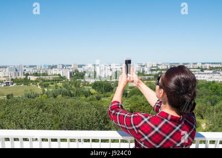 Visiteur sur plate-forme d'observation chez IGA 2017 Festival International des jardins (International Garten Ausstellung) à Berlin, Allemagne Banque D'Images