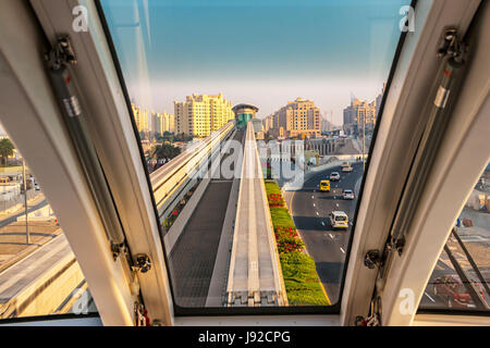 Dubai - Dubaï train monorail à Palm Jumeirah Banque D'Images