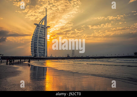 BUrj al Arab, au coucher du soleil Banque D'Images