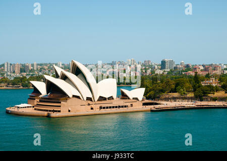 SYDNEY, AUSTRALIE - 12 décembre 2016 : l'Opéra de Sydney vu du Harbour Bridge Banque D'Images