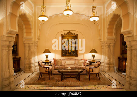 Le hall de l'hôtel Rambagh Palace à Jaipur, Rajasthan. Banque D'Images