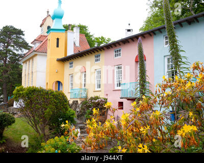 Portmeirion village de style italien conçu et construit par Sir Clough Williams-Elis entre 1925-1975,Gwynedd, Nord du Pays de Galles, Royaume-Uni. Banque D'Images